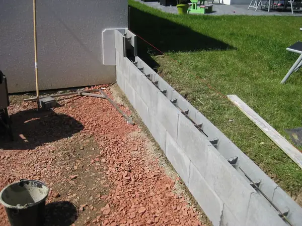 Mauer aus Schalungssteinen – Foto 5 von 10