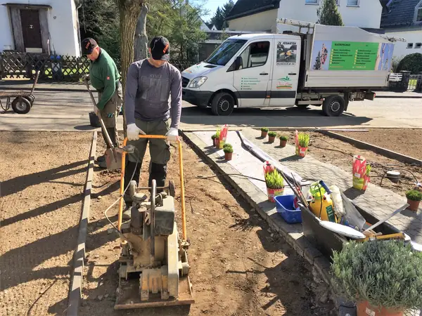 Rollrasen anlegen – Foto 10 von 17